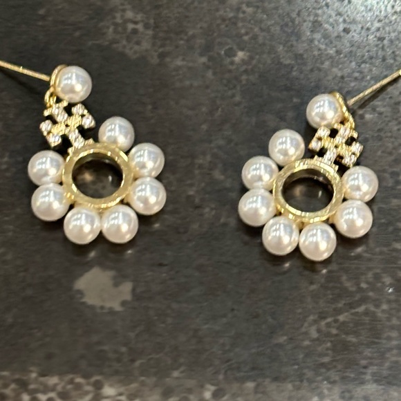 TORY BURCH KIRA PAVÉ LOGO MULTI PEARL DROP EARRINGS - Picture 6 of 7